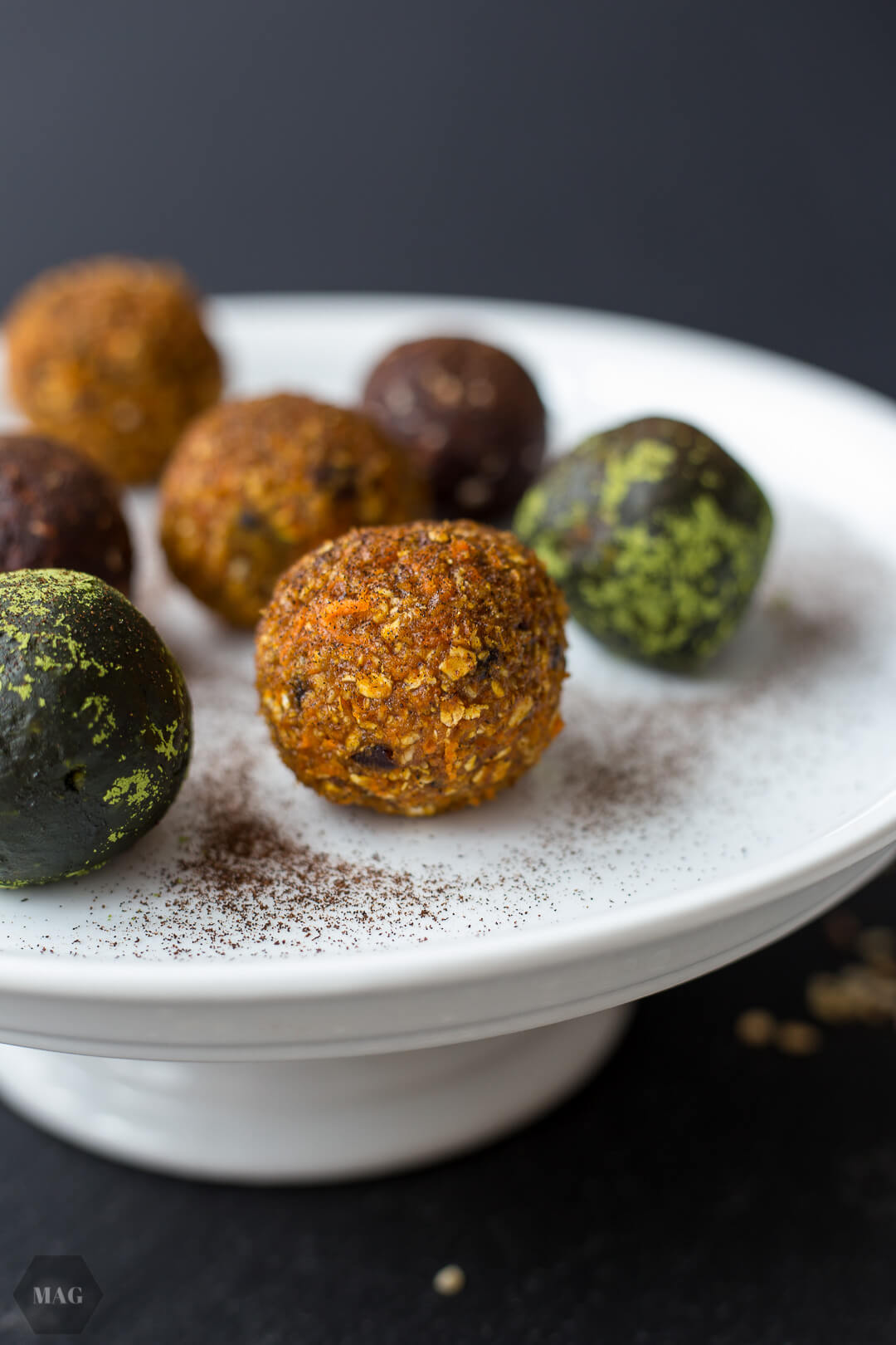 Energy Balls, Carrot Cake Bliss Balls, Bliss Balls vegan, Bliss Balls, Peanut Butter Bliss Balls, Matcha Vanilla Bliss Balls, 3 Bliss-Ball-Rezepte, Energiebällchen vegan, Energiebälle vegan, Bliss Ball Rezepte vegan, Bliss Balls Machta, Bliss Balls Ostern