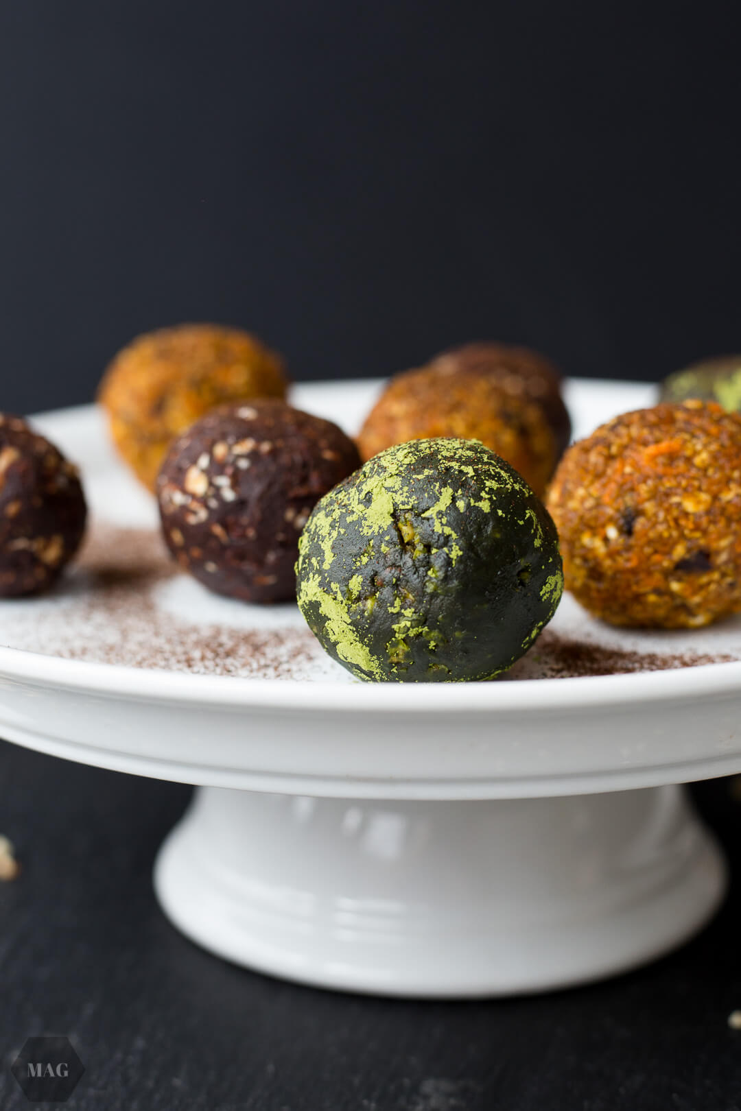 Energy Balls, Carrot Cake Bliss Balls, Bliss Balls vegan, Bliss Balls, Peanut Butter Bliss Balls, Matcha Vanilla Bliss Balls, 3 Bliss-Ball-Rezepte, Energiebällchen vegan, Energiebälle vegan, Bliss Ball Rezepte vegan, Bliss Balls Machta, Bliss Balls Ostern