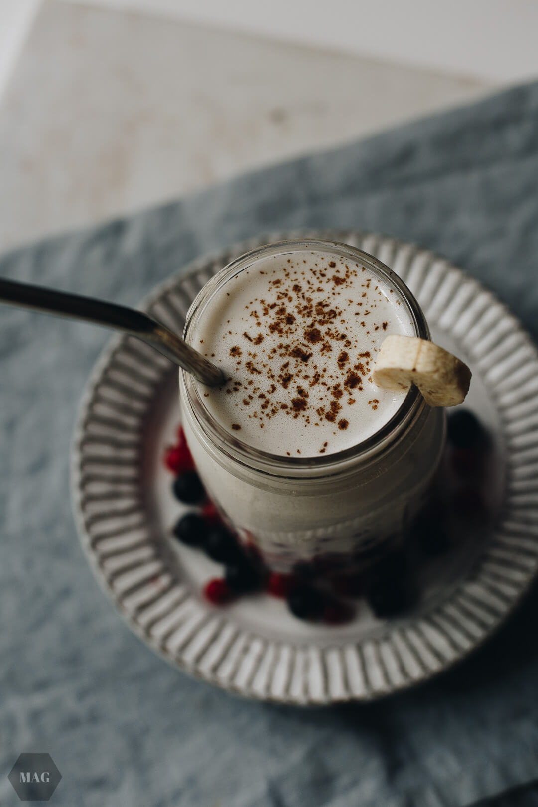 Chia Beeren Smoothie, Beeren-Chia-Smoothie, veganer Beeren-Smoothie, Johannisbeeren Chia Smoothie, Food Pharmacy Rezension, Food Pharmacy Buch, Rezension Food Pharmacy, Smoothie Beeren vegan, Smoothie Cashewmilch vegan, Beerensmoothie vegan, Chia Samen Smoothie