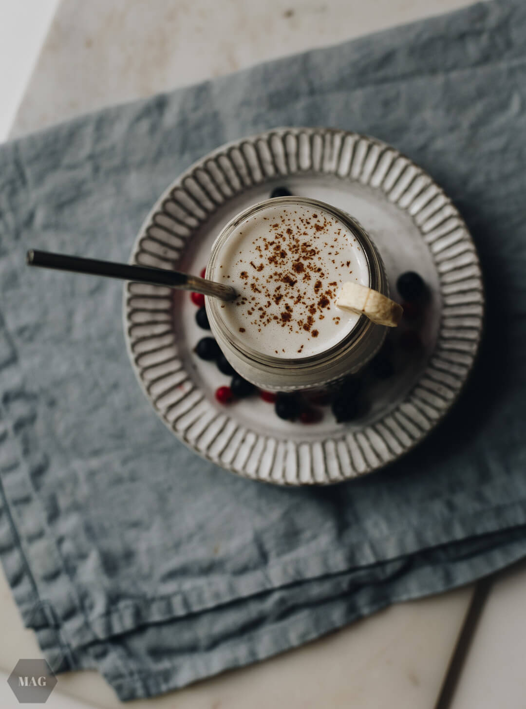 Chia Beeren Smoothie, Beeren-Chia-Smoothie, veganer Beeren-Smoothie, Johannisbeeren Chia Smoothie, Food Pharmacy Rezension, Food Pharmacy Buch, Rezension Food Pharmacy, Smoothie Beeren vegan, Smoothie Cashewmilch vegan, Beerensmoothie vegan, Chia Samen Smoothie