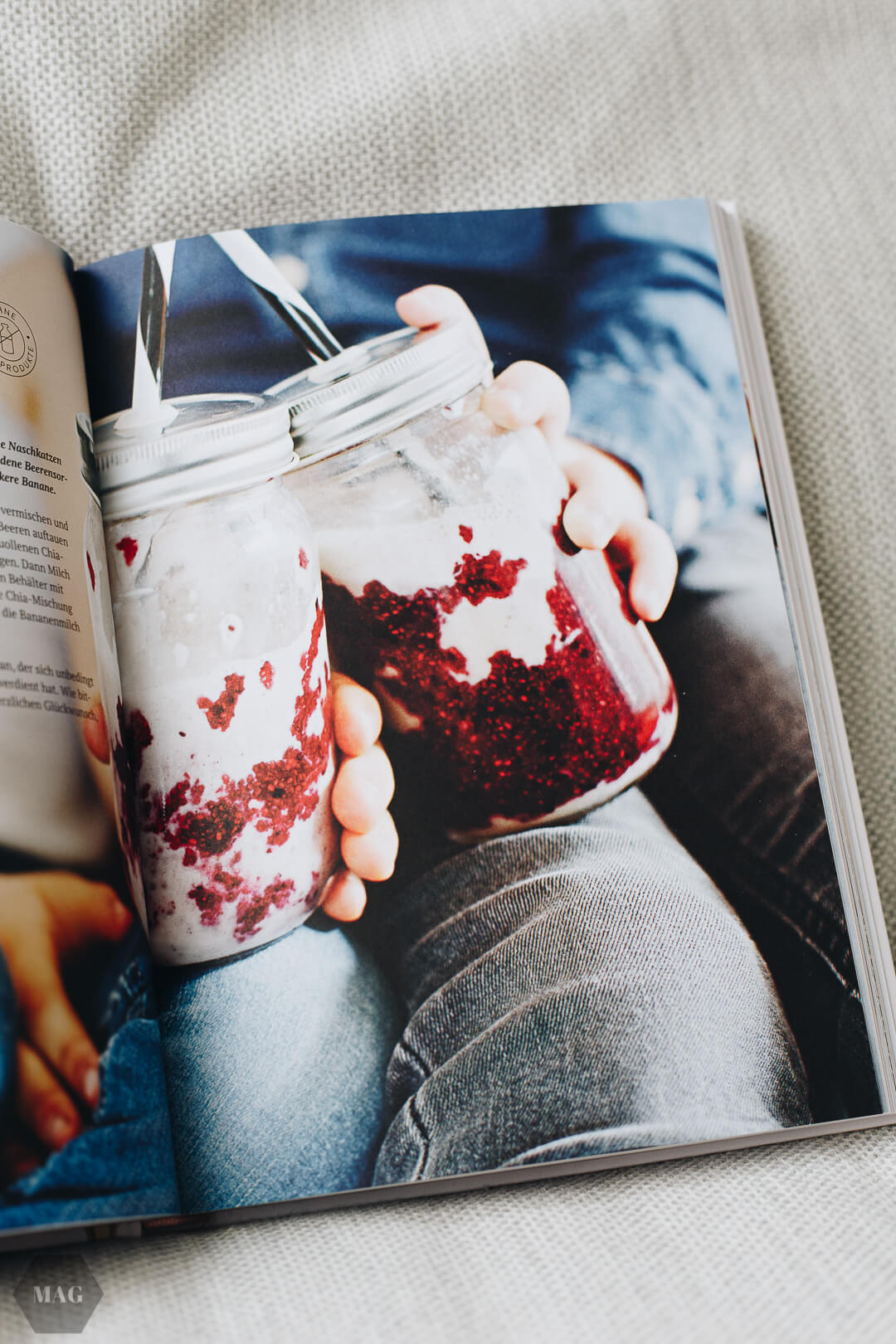 Chia Beeren Smoothie, Beeren-Chia-Smoothie, veganer Beeren-Smoothie, Johannisbeeren Chia Smoothie, Food Pharmacy Rezension, Food Pharmacy Buch, Rezension Food Pharmacy, Smoothie Beeren vegan, Smoothie Cashewmilch vegan, Beerensmoothie vegan, Chia Samen Smoothie
