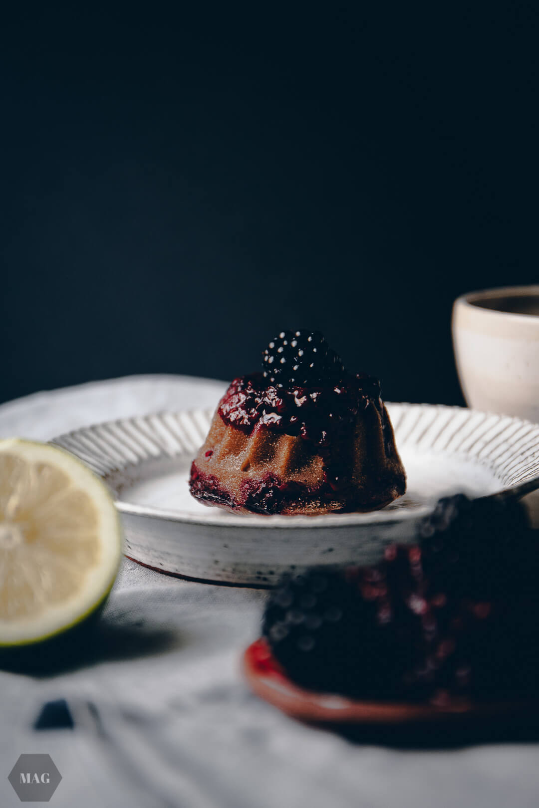 Brombeer Gugl, Brombeer-Gugl, Brombeer Gugl vegan, veganer gugl, Gugl vegan früchte, Gugl vegan, gugl vegan beeren, gugl vegan gesund, vegan backen, gesund vegan backen, beeren gugl vegan