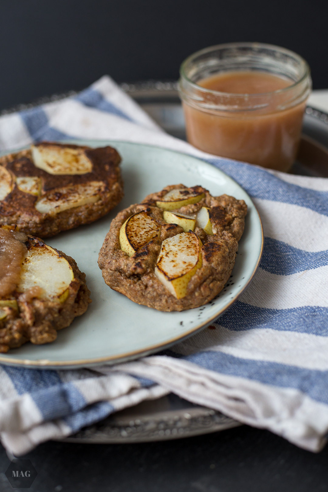Dinkel-Birnen-Pancakes, Pancakes vegan, Pancakes mit Hafermilch, Pancakes ohne Milch, Pancakes Haferdrink, Pancakes mit Chia, Chia-Pancakes, Vegane Pancakes mit Chia, einfache vegane Pancakes
