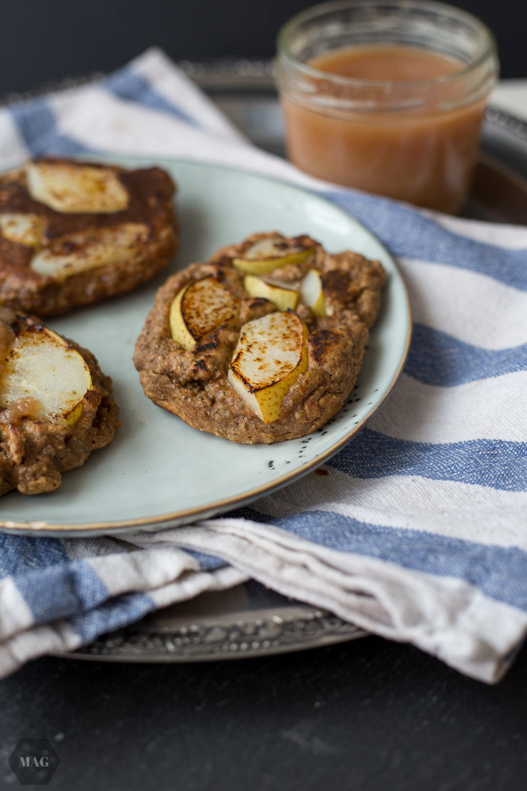 Dinkel-Birnen-Pancakes, Pancakes vegan, Pancakes mit Hafermilch, Pancakes ohne Milch, Pancakes Haferdrink, Pancakes mit Chia, Chia-Pancakes, Vegane Pancakes mit Chia, einfache vegane Pancakes