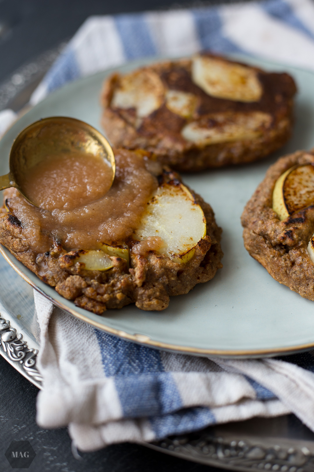 Dinkel-Birnen-Pancakes, Pancakes vegan, Pancakes mit Hafermilch, Pancakes ohne Milch, Pancakes Haferdrink, Pancakes mit Chia, Chia-Pancakes, Vegane Pancakes mit Chia, einfache vegane Pancakes