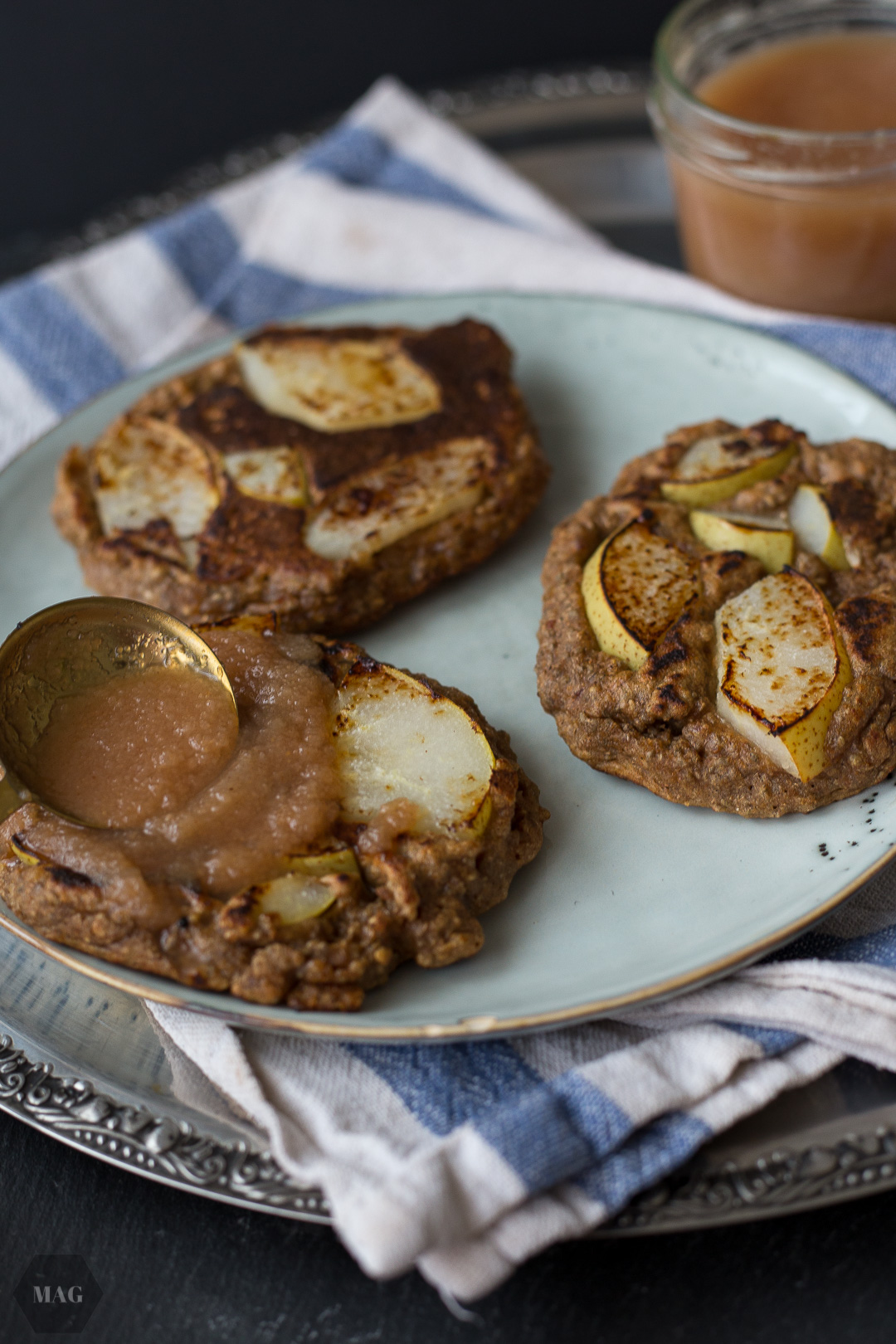 Dinkel-Birnen-Pancakes, Pancakes vegan, Pancakes mit Hafermilch, Pancakes ohne Milch, Pancakes Haferdrink, Pancakes mit Chia, Chia-Pancakes, Vegane Pancakes mit Chia, einfache vegane Pancakes
