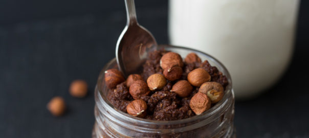 Haselnuss-Schoko-Aufstrich, Haselnussaufstrich vegan, Haselnuss Aufstich ohne Zucker, Haselnuss Aufstrich ohne Palmöl, Haselnuss Aufstrich vegan Rezept, Haselnuss Schoko Aufstrich, Schoko Haselnuss Aufstrich, Haselnuss Dattel Aufstrich, Haselnuss Aufstrich vegan, Haselnuss Aufstrich selbermachen