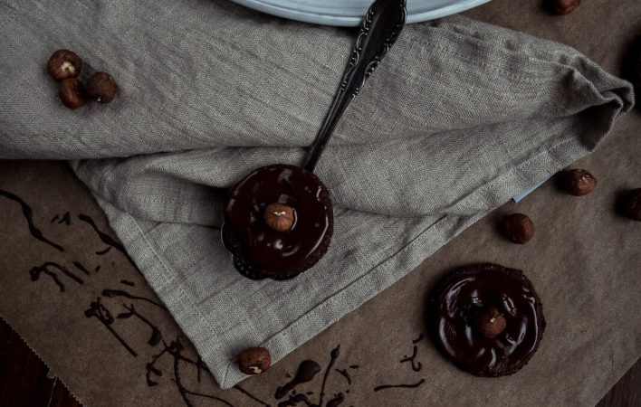 haselnuss, haselnuss kekse, haselnuss-schoko-kekse, haselnuss-schoko-kekse vegan, schokokekse vegan, haselnuss kekse vegan, haselnuss schoko kekse vegan glutenfrei, glutenfrei weihnachtskekse, weihnachtskekse glutenfrei vegan, nusskekse vegan glutenfrei