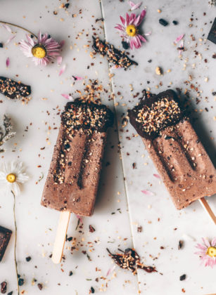 Haselnuss-Schoko-Popsicles (15 von 1) Haselnuss-Schoko-Popsicles, Schoko-Eis, Haselnuss-Eis vegan, Haselnuss-Schoko-Eis vegan, vegan Eis selber machen, vegan Eis Popsicles, DIY Popsicles Schoko, Schoko vegan Eis DIY, Haselnuss Eis DIY, Popsicles vegan selber machen