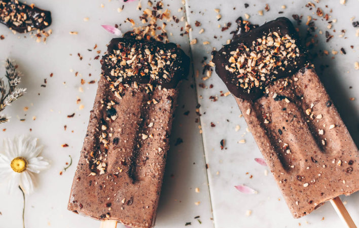 Haselnuss-Schoko-Popsicles, Schoko-Eis, Haselnuss-Eis vegan, Haselnuss-Schoko-Eis vegan, vegan Eis selber machen, vegan Eis Popsicles, DIY Popsicles Schoko, Schoko vegan Eis DIY, Haselnuss Eis DIY, Popsicles vegan selber machen