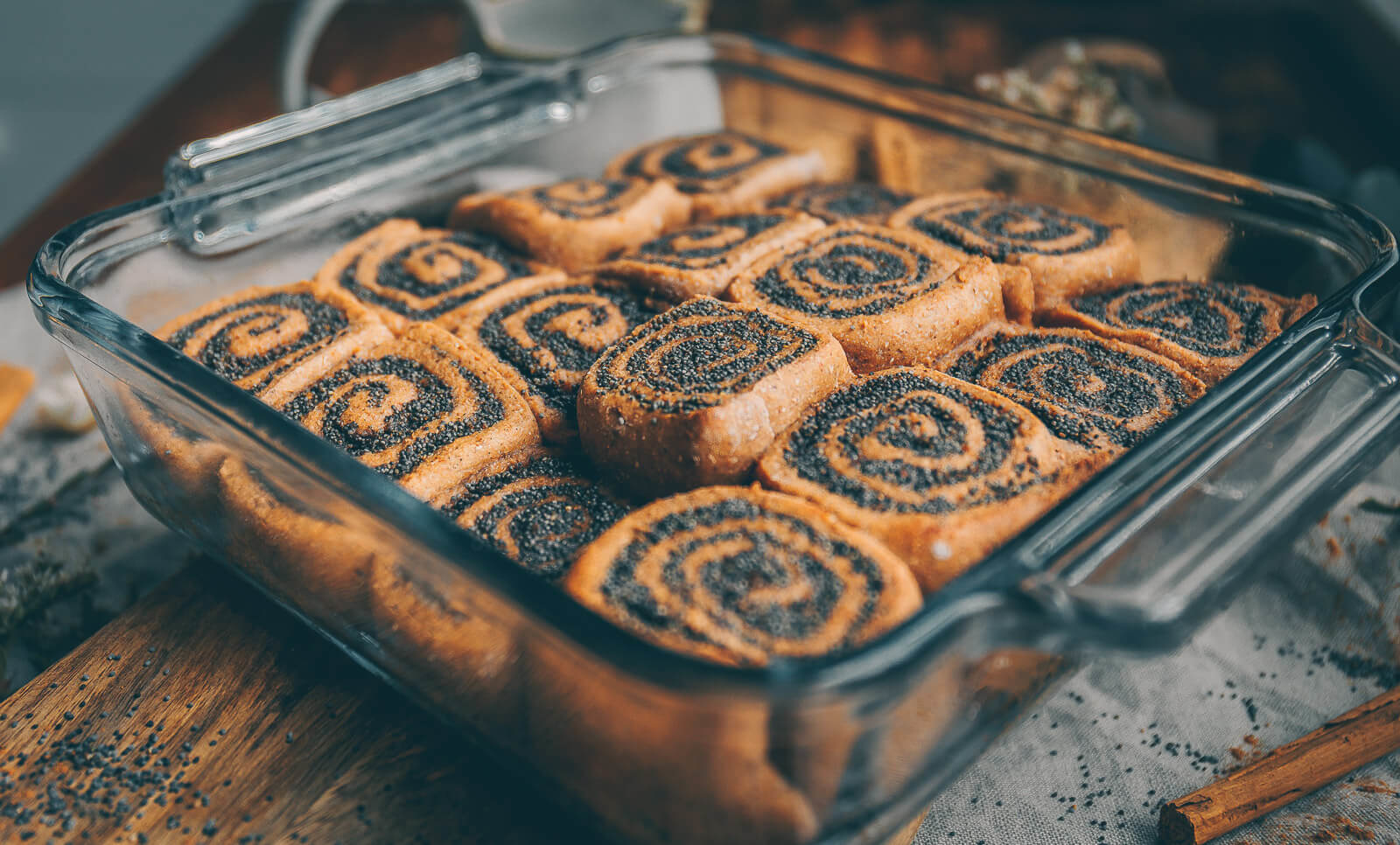 Mohnschnecken, Mohn-Quark-Schnecken, Mohnschnecken vegan, Mohnschnecken mit Quark vegan, vegan backen, vegan Teigschnecken, Quarkschnecken vegan, vegan backen leicht