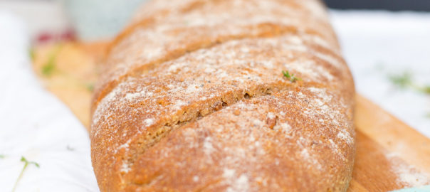 Einfaches, dinkel-teffiges Nuss-Brot - Mehr als Grünzeug