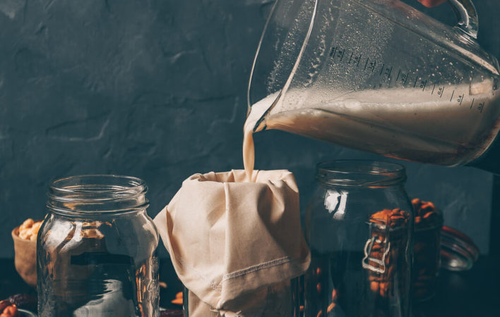 Pflanzenmilch, Pflanzenmilch selber machen, Pflanzenmilch DIY, DIY vegane Drinks, vegane Milch selber machen, vegane Drinks selber machen, DIY Pflanzenmilch vegan