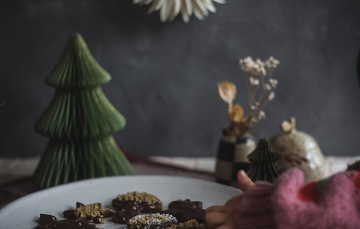 Schoko-Kekse, Schoko-Kekse vegan, Kekse vegan, Schoko-Kekse vegan zum Ausstechen, Schoko-Kekse Plätzchenbacken Familie