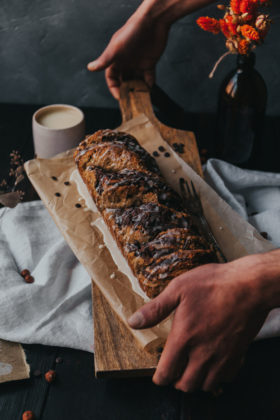Schoko-Nuss-Zopf ohne Hefe (28 von 1) Schoko-Nuss-Zopf, Schoko Nuss Zopf, backen ohne Hefe, Hefezopf ohne Hefe, Zopf Ostern ohne Hefe, Nusszopf vegan, vegan backen Nusszopf, vegan Rezept schokozopf, Nusszopf vegan, Osterzopf vegan backen