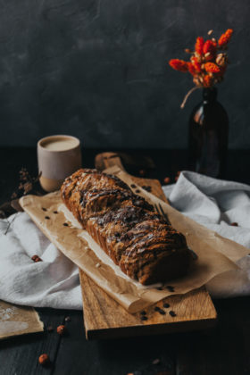 Schoko-Nuss-Zopf ohne Hefe (5 von 1) Schoko-Nuss-Zopf, Schoko Nuss Zopf, backen ohne Hefe, Hefezopf ohne Hefe, Zopf Ostern ohne Hefe, Nusszopf vegan, vegan backen Nusszopf, vegan Rezept schokozopf, Nusszopf vegan, Osterzopf vegan backen
