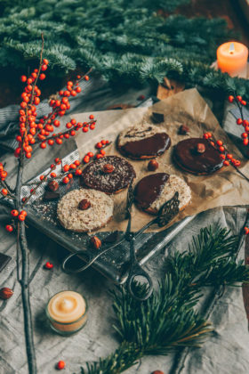 Spekulatiuskekse mit Haselnüssen, Spekulatiuskekse, Weihnachtskekse vegan, vegane Weihnachtsbäckerei, Vergabe Kekse Rezept, Rezept vegan Weihnachtskekse, Kekse Weihnachten Rezept vegan, vegane Cookies, Cookies mit Haselnüssen vegan, Spekulatius-Kekse