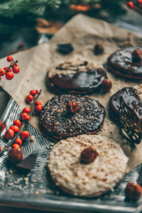 Spekulatiuskekse mit Haselnüssen, Spekulatiuskekse, Weihnachtskekse vegan, vegane Weihnachtsbäckerei, Vergabe Kekse Rezept, Rezept vegan Weihnachtskekse, Kekse Weihnachten Rezept vegan, vegane Cookies, Cookies mit Haselnüssen vegan, Spekulatius-Kekse