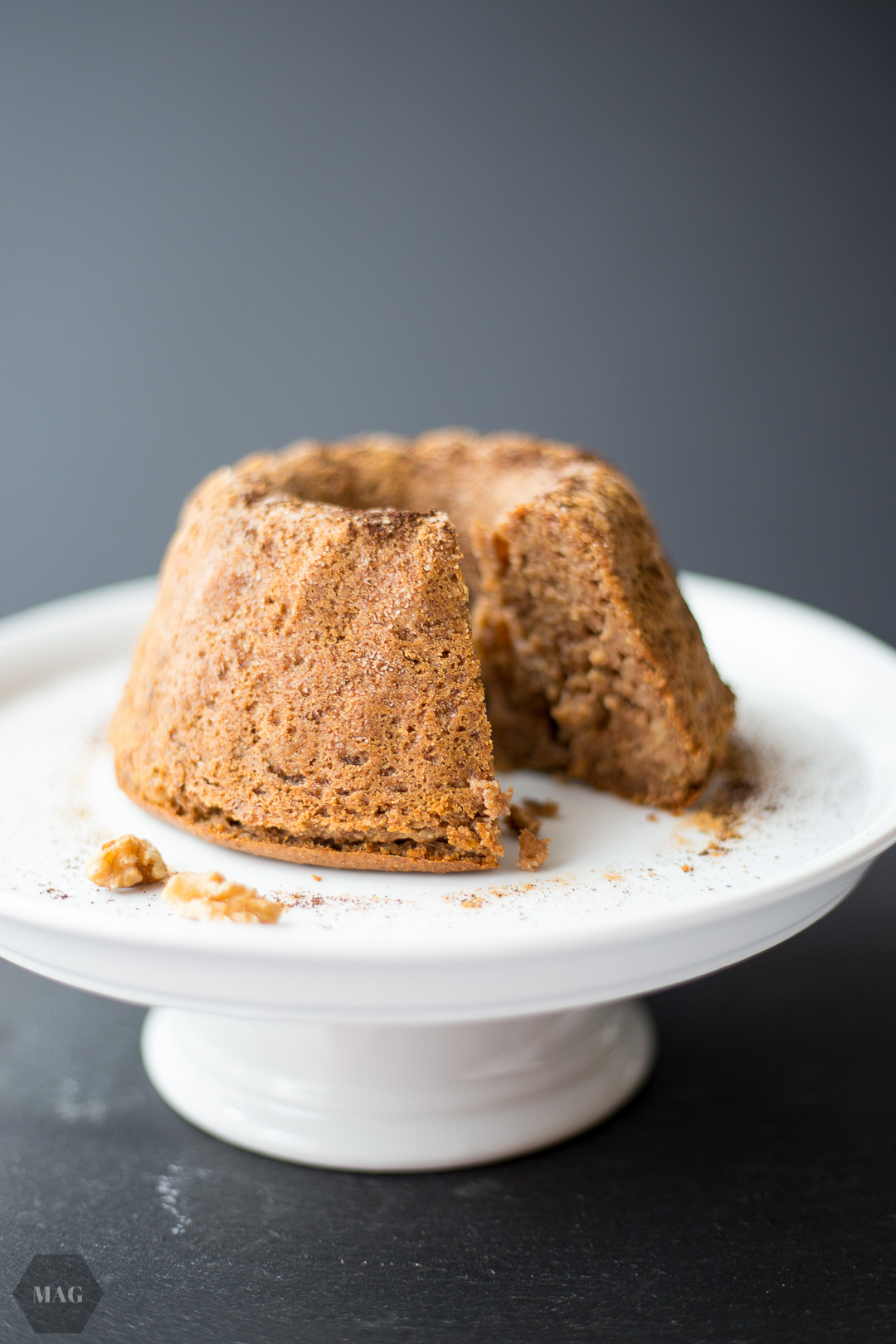 walnuss-gugl, walnusskuchen, trockenkuchen mit walnüssen, walnuss-trockenkuchen, veganer trockenkuchen mit nüssen