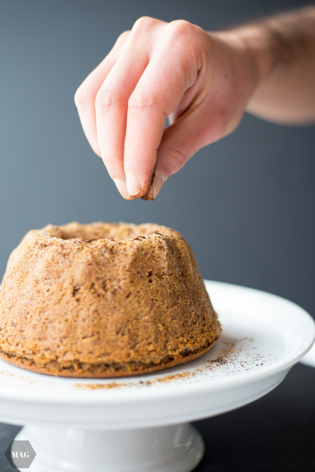 walnuss-gugl, walnusskuchen, trockenkuchen mit walnüssen, walnuss-trockenkuchen, veganer trockenkuchen mit nüssen