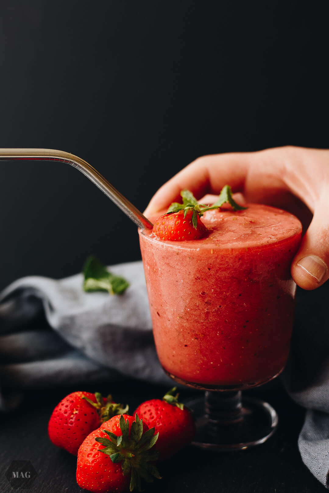 Wassermelonen-Smoothie, Wassermelonen-Erdbeer-Smoothie, Wassermelonen-Smoothie gesund, Wassermelonen Smoothie vegan, Wassermelonen Smoothie ohne Zucker, Wassermelonen Smoothie einfach, Wassermelonen Erdbeer Shake vegan, Wassermelonen Erdbeer Minze Getränk, Wassermelonen Smoothie selber machen