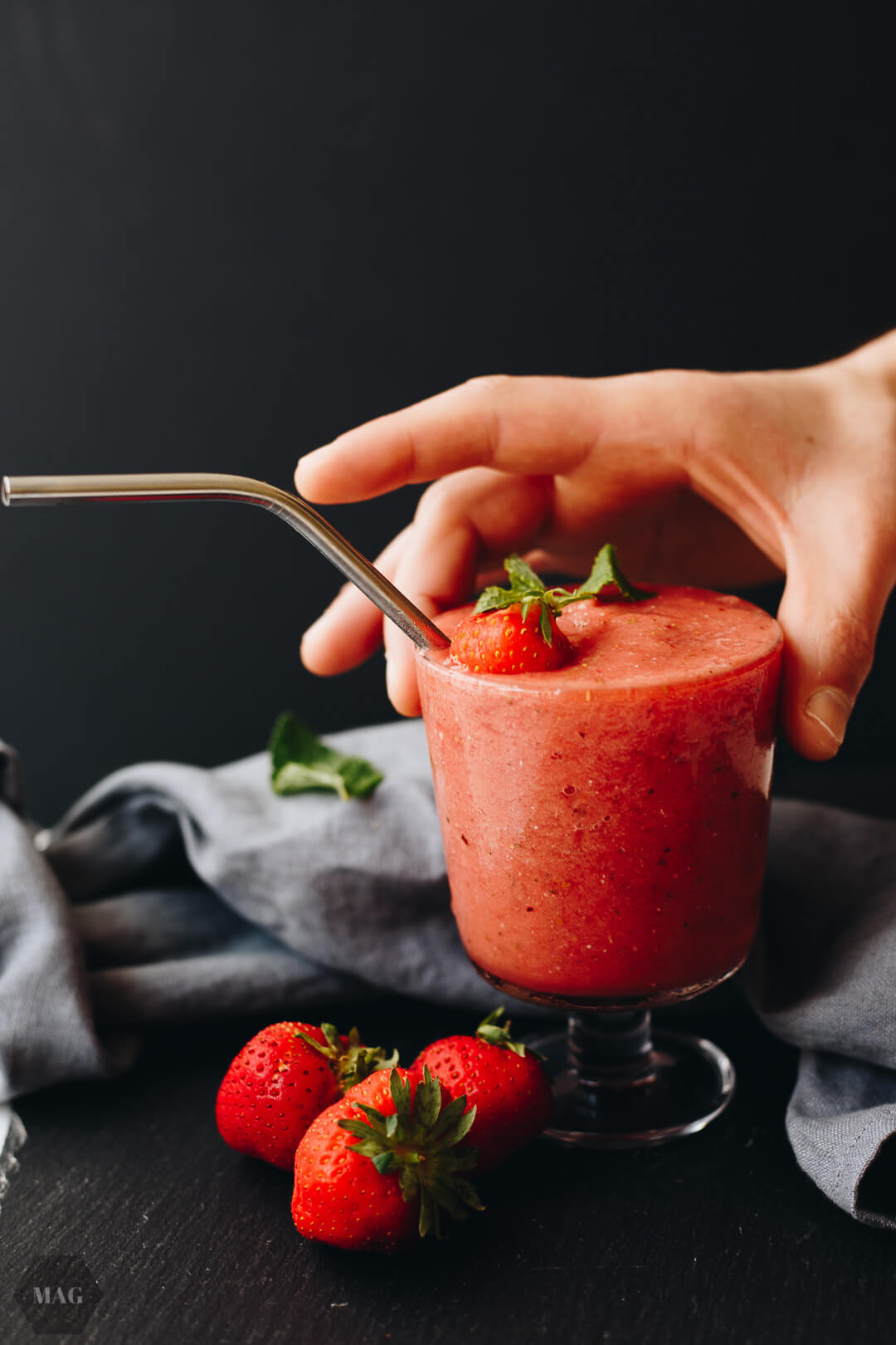 Wassermelonen-Smoothie, Wassermelonen-Erdbeer-Smoothie, Wassermelonen-Smoothie gesund, Wassermelonen Smoothie vegan, Wassermelonen Smoothie ohne Zucker, Wassermelonen Smoothie einfach, Wassermelonen Erdbeer Shake vegan, Wassermelonen Erdbeer Minze Getränk, Wassermelonen Smoothie selber machen