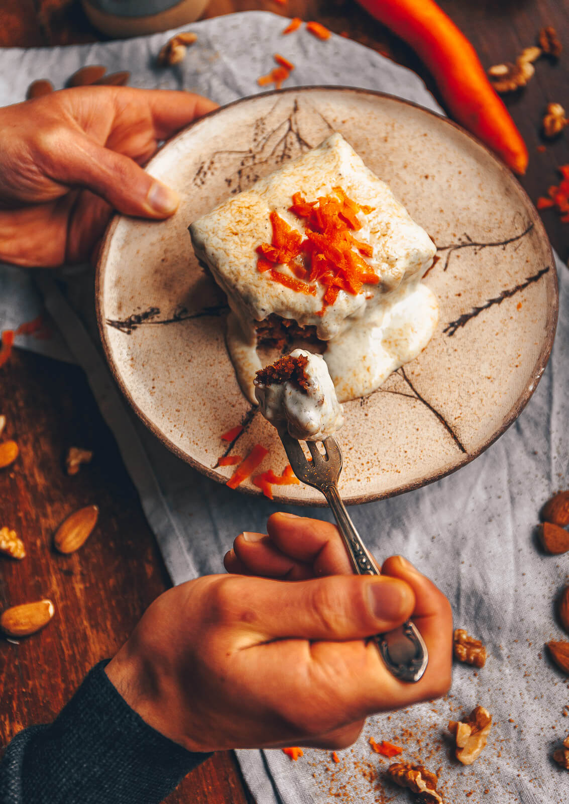 Karottenkuchen, Möhrenkuchen einfach, Kuchen Ostern vegan, Kuchen Ostern Karotten, Kuchen Möhren Ostern vegan, veganer Karottenkuchen Ostern, veganer Kuchen Ostern, Kuchen vegan Karotten Ostern, einfacher Möhrenkuchen vegan, Karottenkuchen vegan einfach