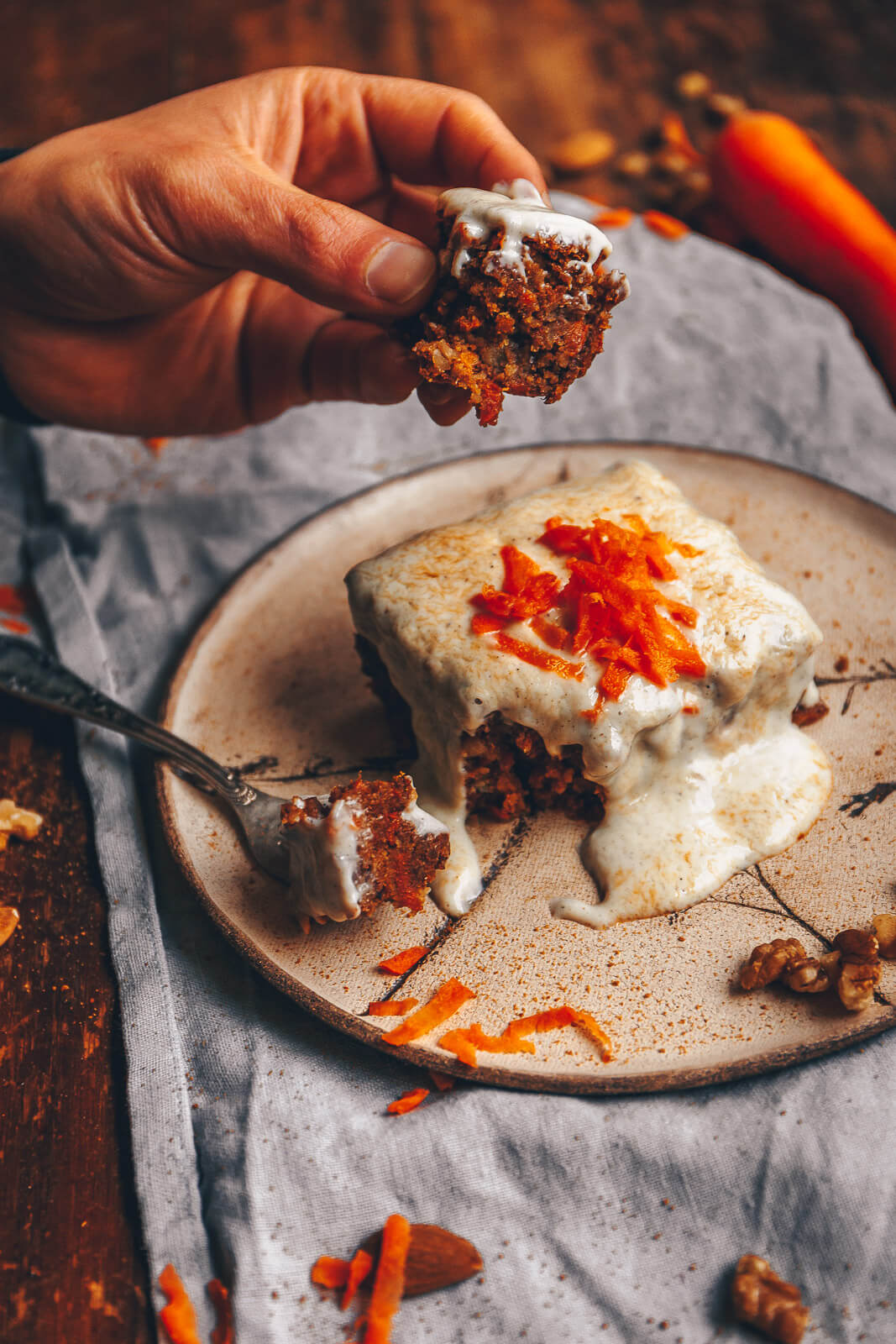 Karottenkuchen, Möhrenkuchen einfach, Kuchen Ostern vegan, Kuchen Ostern Karotten, Kuchen Möhren Ostern vegan, veganer Karottenkuchen Ostern, veganer Kuchen Ostern, Kuchen vegan Karotten Ostern, einfacher Möhrenkuchen vegan, Karottenkuchen vegan einfach