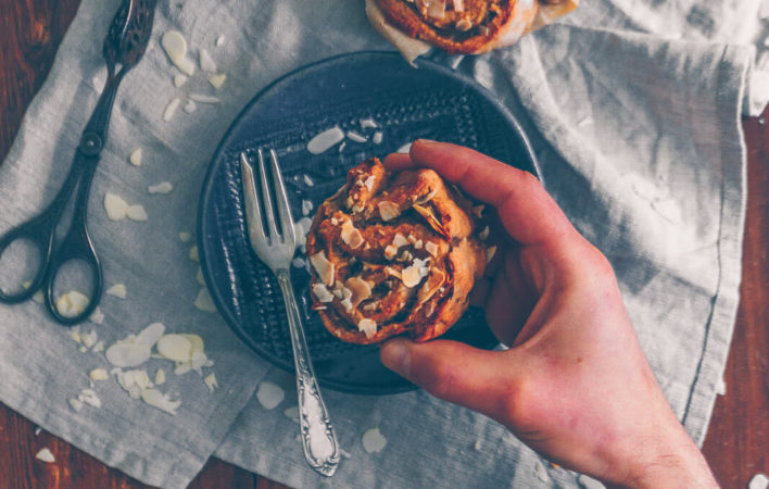 Rhabarber-Schnecken, Schnecken vegan, vegan backen, vegan Schnecken Rhabarber, Rhabarber backen, Rhabarber vegan backen, Rhabarber backen Rezept, vegan backen rezept Rhabarber