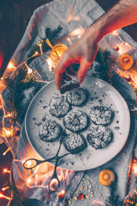 schoko-wölkchen (17 von 1) schoko-wölkchen, Schoko Kekse, vegan schoko Kekse, vegane Schokoladenkekse, vegane Weihnachtskekse, Kekse Weihnachten vegan, Kekse Weihnachten ohne Ei
